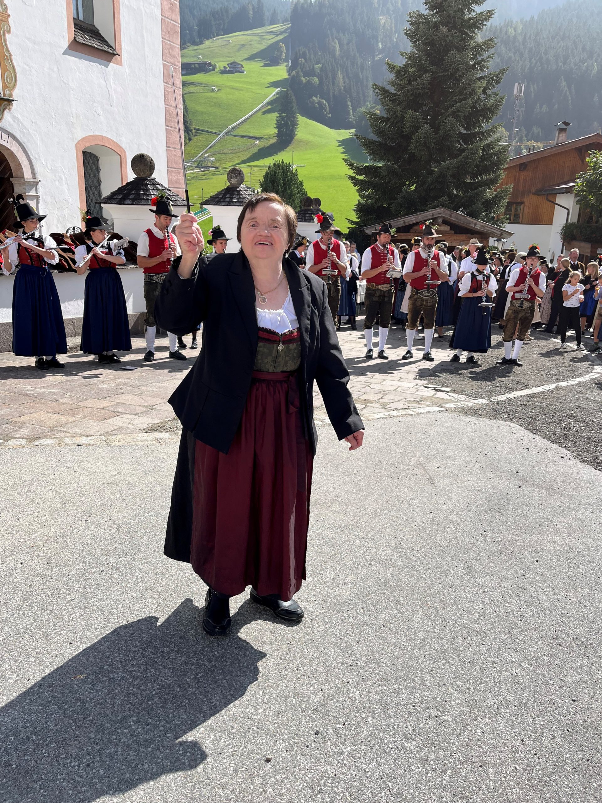 Geburtstagsmarsch für und dirigiert von „Prädasten Lisä“ am Rosenkranzsonntag den 1. Oktober 2023